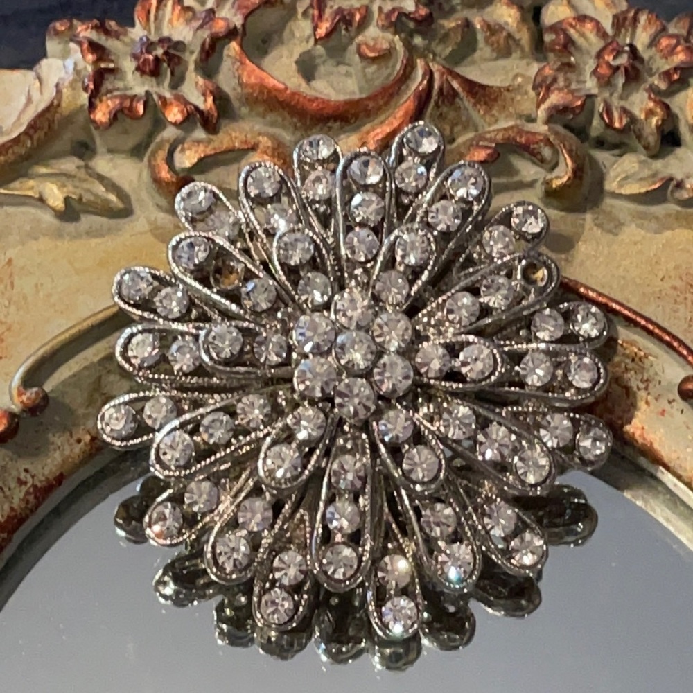 Rhinestone pendant 1 1/2”